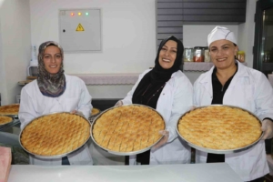 vanda-geleneksel-ev-baklavalari-icin-artan-ilgi-6QFR5pRX.jpg