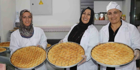 Van’da Geleneksel Ev Baklavaları İçin Artan İlgi Van’da Geleneksel Ev Baklavaları İçin Artan İlgi