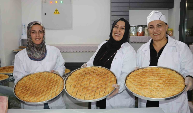 vanda-geleneksel-ev-baklavalari-icin-artan-ilgi-6QFR5pRX.jpg
