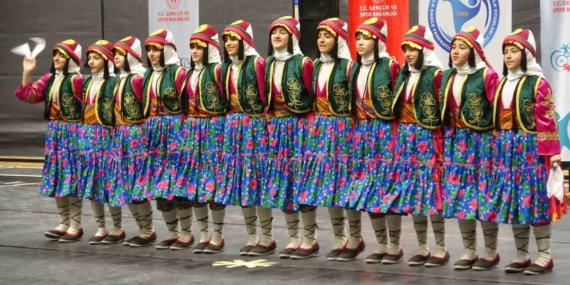 Van'da Halk Oyunları İl Birinciliği Yarışmaları Düzenlendi Van’da Halk Oyunları İl Birinciliği Yarışmaları Düzenlendi