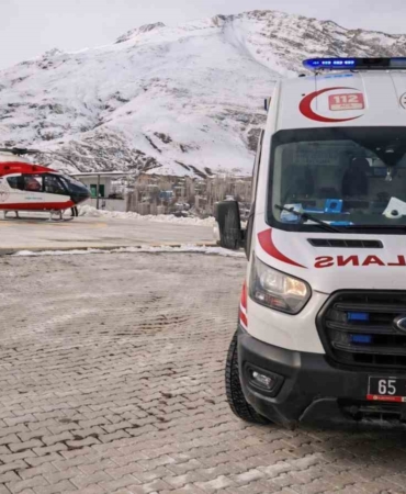 vanda-helikopter-ambulansla-acil-saglik-hizmeti-197WLFTF.jpg