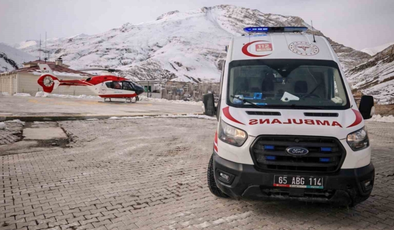 vanda-helikopter-ambulansla-acil-saglik-hizmeti-197WLFTF.jpg