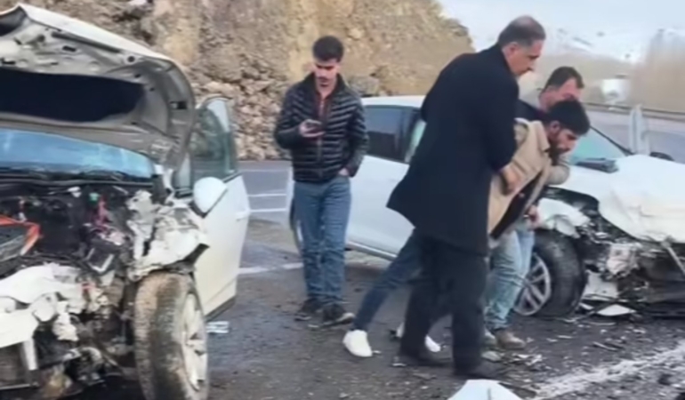 vanda-meydana-gelen-trafik-kazasinda-iki-kisi-yaralandi-BBUj4bkQ.jpg