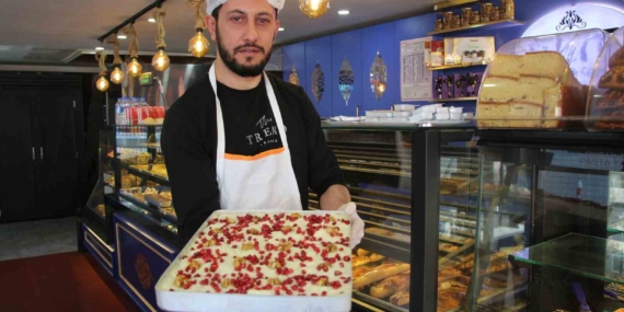 Van'da Ramazan'a Özel: Geleneksel Güllaç'ın Büyüsü Van’da Ramazan’a Özel: Geleneksel Güllaç’ın Büyüsü
