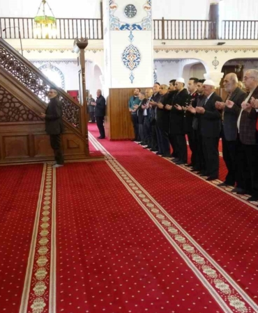 vanda-sehitler-icin-anlamli-mevlid-i-serif-toreni-duzenlendi-IuNFy2Ff.jpg