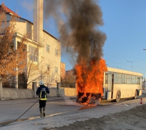 vanda-servis-otobusu-korkunc-yanginla-yok-oldu-2iIkmegR.jpg