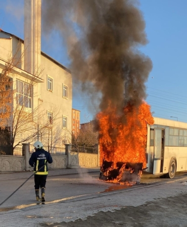 vanda-servis-otobusu-korkunc-yanginla-yok-oldu-2iIkmegR.jpg