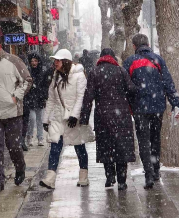 vanda-yogun-kar-yagisi-etkili-oldu-JujGgQFr.jpg