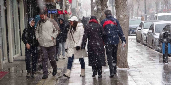 Van'da Yoğun Kar Yağışı Etkili Oldu Van’da Yoğun Kar Yağışı Etkili Oldu