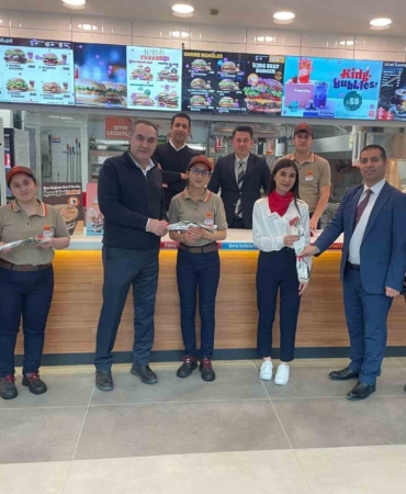 vanmall-alisveris-merkezinde-8-mart-dunya-kadinlar-gunu-kutlamasi-dFbi5mRk.jpg
