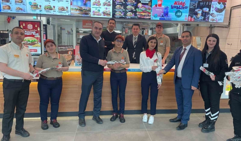 vanmall-alisveris-merkezinde-8-mart-dunya-kadinlar-gunu-kutlamasi-dFbi5mRk.jpg