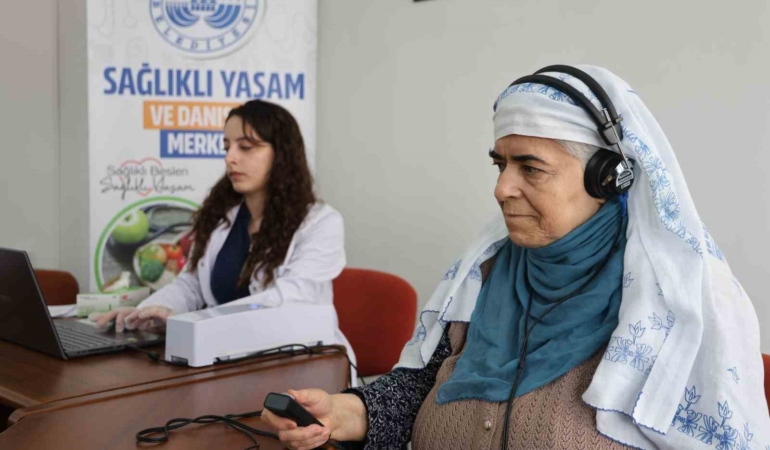 yaslilar-saglik-taramasinin-ardindan-muzik-ziyafetiyle-bulustu-DhPuaZvr.jpg