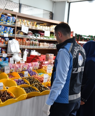 yesilyurt-belediyesi-zabitasi-bayram-denetimlerini-artirarak-guvenligi-sagliyor-PdHxLbRa.jpg
