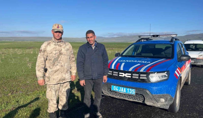 agrida-kayip-vatandas-jandarma-ekiplerinin-basarili-calismalariyla-bulundu-PYNmnqsF.jpg