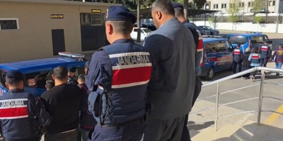 Aile Üyeleri, Kasten Öldürmeye Yardımcı Olmaktan Yakalandı: Şok Edici Gelişmeler Aile Üyeleri, Kasten Öldürmeye Yardımcı Olmaktan Yakalandı: Şok Edici Gelişmeler