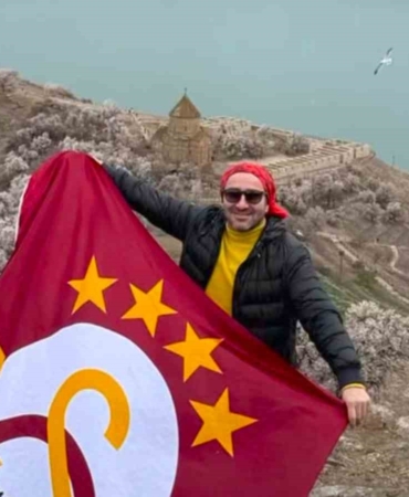 akdamar-adasinda-galatasaray-bayraginin-gurur-dolu-dalgalanisi-xi34DDVB.jpg