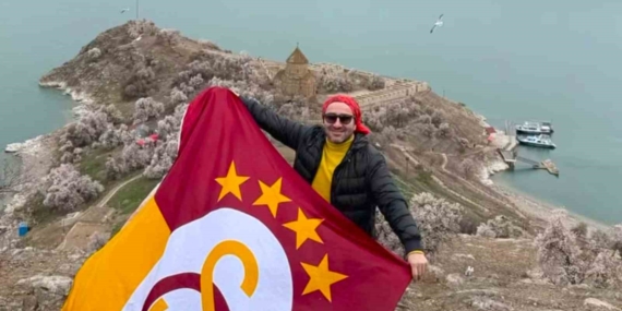 Akdamar Adası’nda Galatasaray Bayrağının Gurur Dolu Dalgalanışı