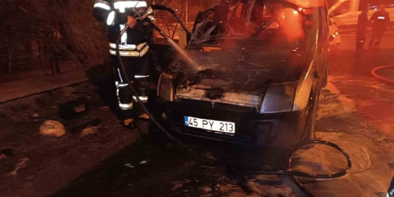 Alev Topuna Dönüşen Araç: Yürekler Ağza Geldi! Alev Topuna Dönüşen Araç: Yürekler Ağza Geldi!