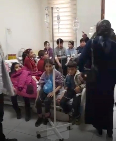 ardahanda-90-ogrencinin-hastanelik-olmasina-neden-olan-zehirlenme-suphesi-jETEzxEU.jpg