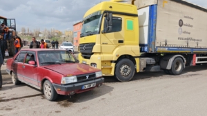 askalede-tirin-otomobili-surukledigi-kaza-3-yarali-KUty94Um.jpg