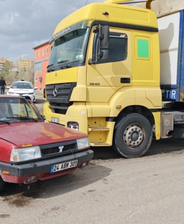 askalede-tirin-otomobili-surukledigi-kaza-3-yarali-KUty94Um.jpg
