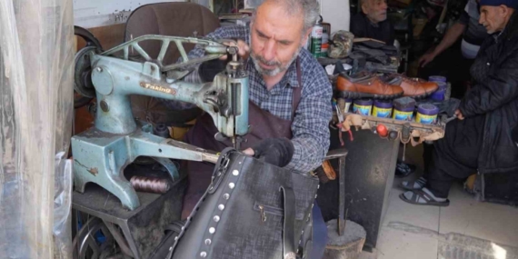 Ayakkabıcılık Mesleği: Eleman Yetersizliği Nedeniyle Yok Olma Tehlikesi Ayakkabıcılık Mesleği: Eleman Yetersizliği Nedeniyle Yok Olma Tehlikesi