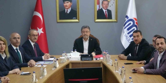 Bakan Yumaklı, Malatya'daki Zirai Don Hasarını İnceledi Bakan Yumaklı, Malatya’daki Zirai Don Hasarını İnceledi