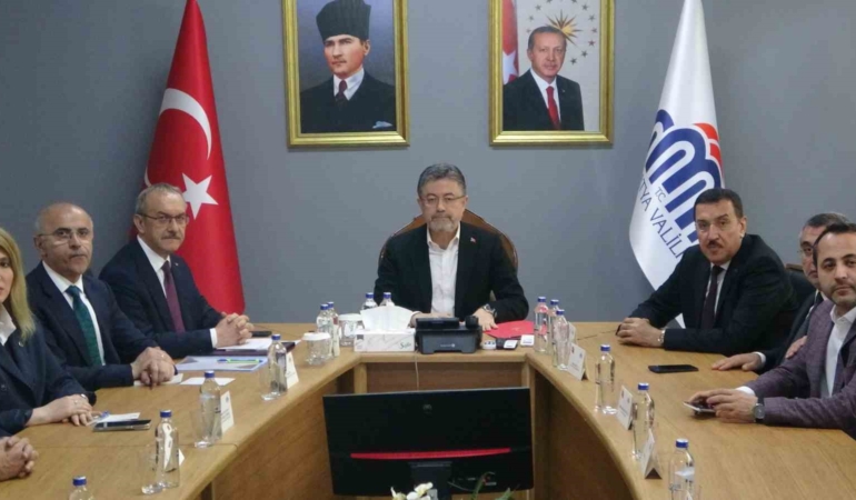 bakan-yumakli-malatyadaki-zirai-don-hasarini-inceledi-wtSCQHuz.jpg
