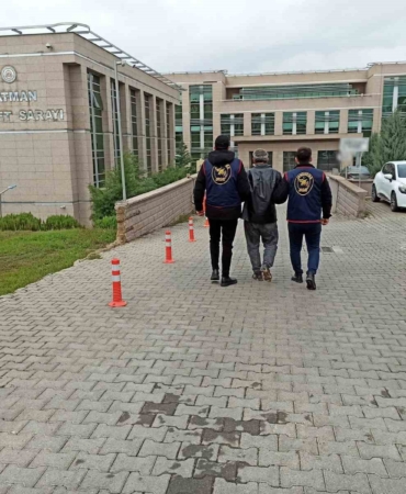 batmanda-42-yil-hapis-cezasi-olan-firari-polisi-sasirtarak-yakalandi-KtnmFItf.jpg