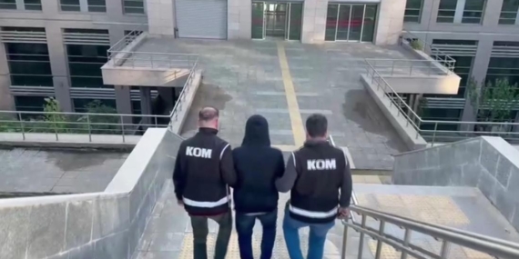 Batman'da E-Sınav Kopya Düzeni Ortaya Çıkarıldı: 1 Kişi Gözaltına Alındı Batman’da E-Sınav Kopya Düzeni Ortaya Çıkarıldı: 1 Kişi Gözaltına Alındı