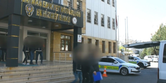 Batman'da Kasten Öldürme Suçunda Üç Kişi Gözaltına Alındı Batman’da Kasten Öldürme Suçunda Üç Kişi Gözaltına Alındı