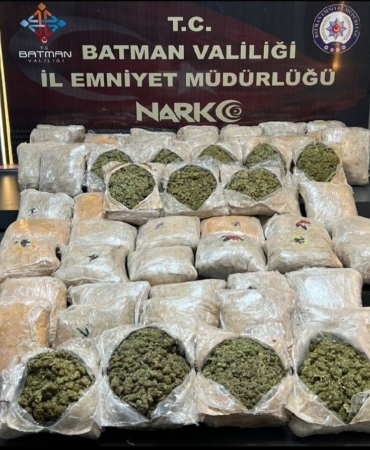 batmanda-otomobilde-39-kilo-400-gram-skunk-yakalandi-uyusturucu-operasyonu-xC2tK3yB.jpg