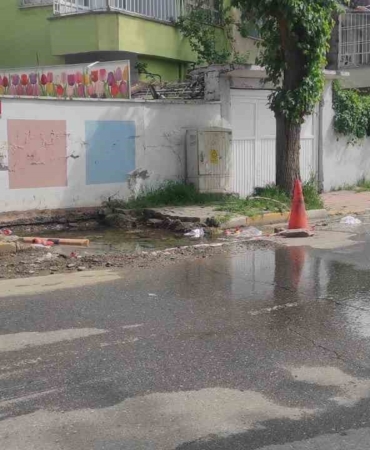 batmanda-su-patlagi-mahalleyi-gol-haline-getirdi-5dEMig5a.jpg