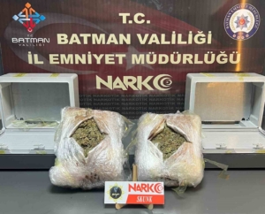 batmanda-uyusturucu-operasyonu-4-sahis-gozaltina-alindi-DMyDbG5i.jpg