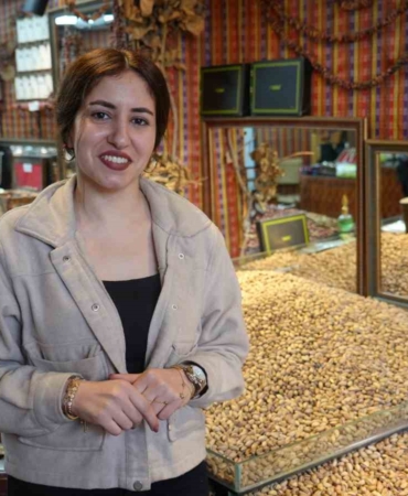 bayram-tatilinde-antep-fistigina-olan-ilgi-rekor-kirdi-3ai8f8HR.jpg