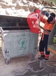 belediye-temizlik-iscisi-copte-buldugu-turk-bayragini-operek-saygi-durusunda-bulundu-4gVJBJQT.jpg