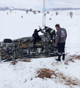 bingolde-hasta-tasiyan-ambulans-kaza-gecirdi-5-kisi-yaralandi-fDJUirIH.jpg