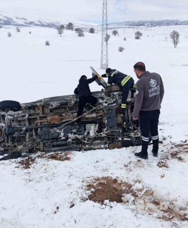 bingolde-hasta-tasiyan-ambulans-kaza-gecirdi-5-kisi-yaralandi-fDJUirIH.jpg