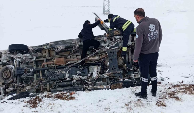 bingolde-hasta-tasiyan-ambulans-kaza-gecirdi-5-kisi-yaralandi-fDJUirIH.jpg