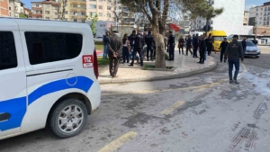 cadde-ortasinda-husumetlisini-bicakla-yaraladi-olayin-ayrintilari-p4eT4AMt.jpg