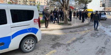 cadde-ortasinda-husumetlisini-bicakla-yaraladi-olayin-ayrintilari-p4eT4AMt.jpg