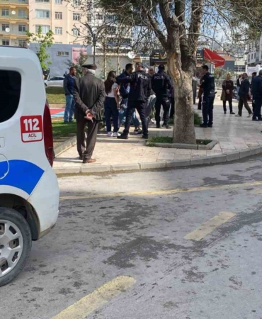 cadde-ortasinda-husumetlisini-bicakla-yaraladi-olayin-ayrintilari-p4eT4AMt.jpg