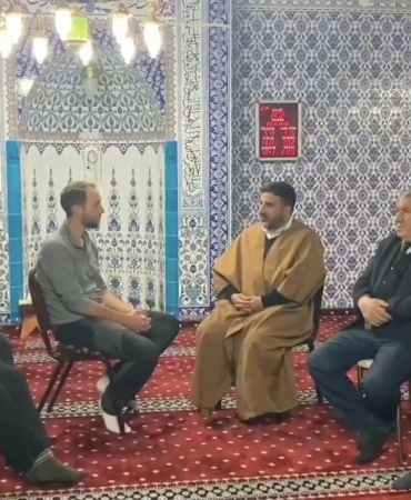 cek-cumhuriyetinden-gelen-gezgin-taslicayda-islami-secti-y9fLNf2A.jpg