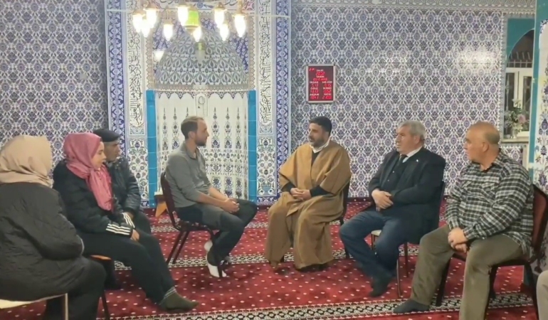 cek-cumhuriyetinden-gelen-gezgin-taslicayda-islami-secti-y9fLNf2A.jpg
