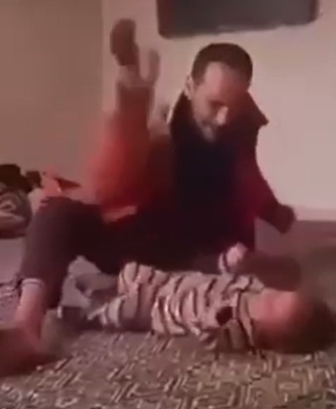 cocuguna-surekli-siddet-uygulayan-cani-baba-tutuklandi-gozler-simdi-adaletin-uzerinde-AwYXrVhx.jpg