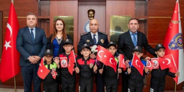 cocuk-evlerinde-koruma-altindaki-miniklere-10-nisan-haftasinda-unutulmaz-surprizler-Z5Rj5NVu.jpg