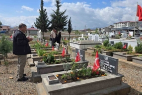 depremde-sevdiklerini-yitirenlerin-huzunlu-bayrami-587u9L4K.jpg