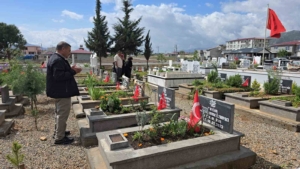 depremde-sevdiklerini-yitirenlerin-huzunlu-bayrami-587u9L4K.jpg