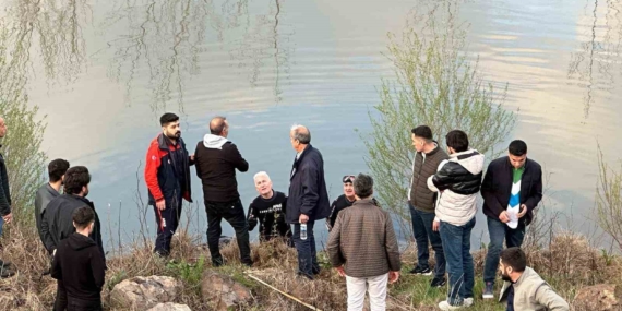 Dicle Nehri'nde Kaybolan Şahsın Cansız Bedeni Elde Edildi Dicle Nehri’nde Kaybolan Şahsın Cansız Bedeni Elde Edildi