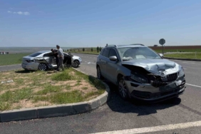 diyarbakir-mardin-karayolunda-meydana-gelen-trafik-kazasinda-4-kisi-yaralandi-VQFMKIY5.jpg